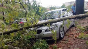 Vozač u Prnjavoru za dlaku izbjegao nesreću (VIDEO)