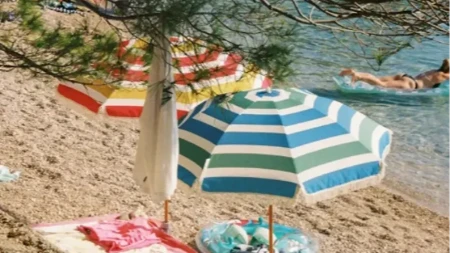 Drama na popularnoj plaži u Grčkoj: Lopov pokušao ukrasti stvari Srbima