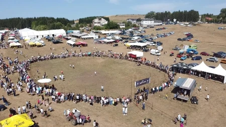 Kočićev zbor na Manjači: Sunce, šatori, pjesma, točilice, dobro pečenje i izborna godina