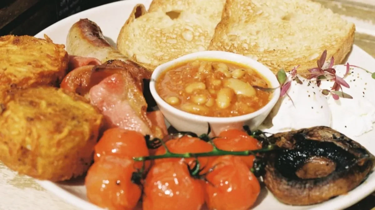 Engleski doručak: Lakša verzija klasičnog recepta sa jajima i povrćem