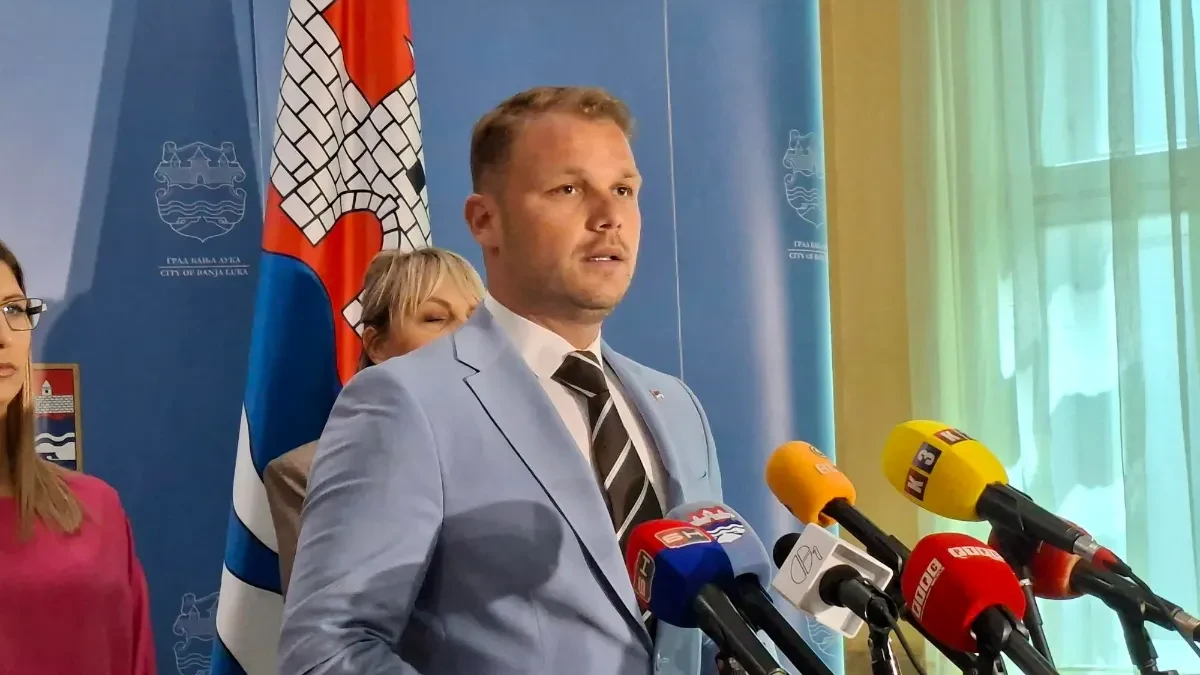 Stanivuković: Da li se odluke o novcu građana donose u dnevnom boravku jedne porodice