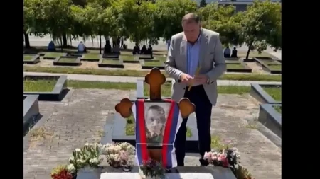 Tri mjeseca od smrti Bobana Kusturića: Dodik obišao njegov grob