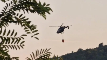 Požar kod Trebinja ne jenjava: Aktiviralo se minsko polje, u pomoć stigao i helikopeter 