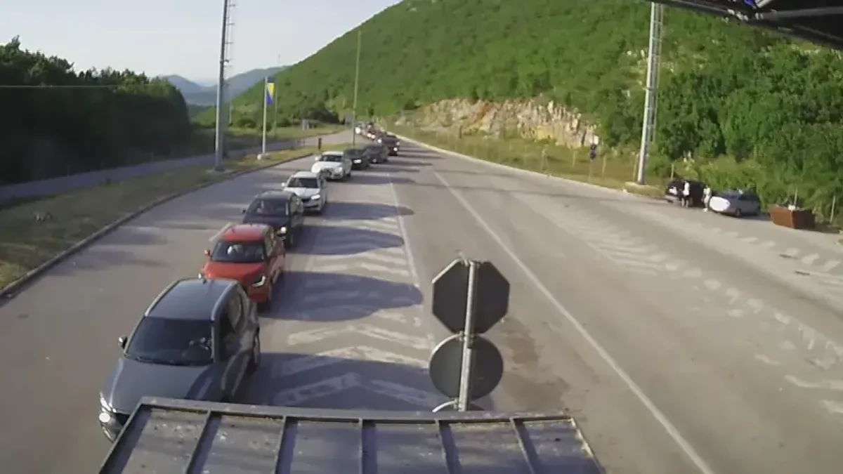 Gužve na granicama: Pojačan saobraćaj prema Hrvatskoj i Crnoj Gori