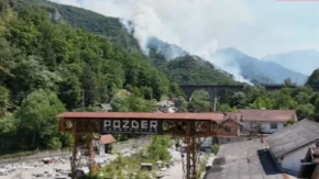 Kočenje voza izazvalo požar kod Konjica: Vatra prijeti porodičnim kućama!
