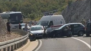 Težak sudar više vozila na putu Stolac - Neum: Nekoliko osoba povrijeđeno