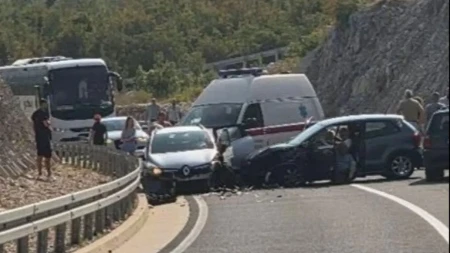 Težak sudar više vozila na putu Stolac - Neum: Nekoliko osoba povrijeđeno