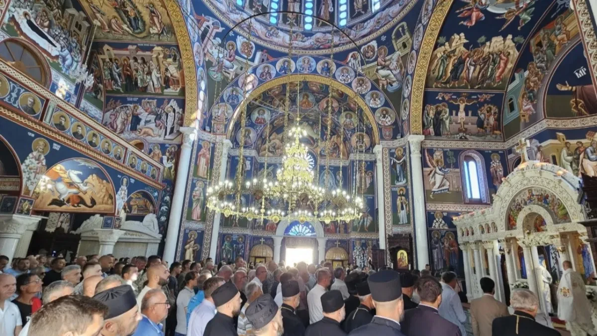 Osveštani temelji Doma kralja Dragutina u Tesliću: Miličeviću uručena Arhijerejska pohvalnica