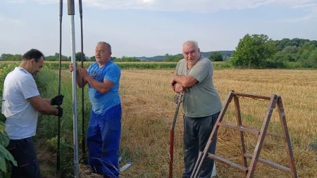 Tomba i ekipa na neobičnom zadatku u Krnetama: Tražili vodu, gledali u avione