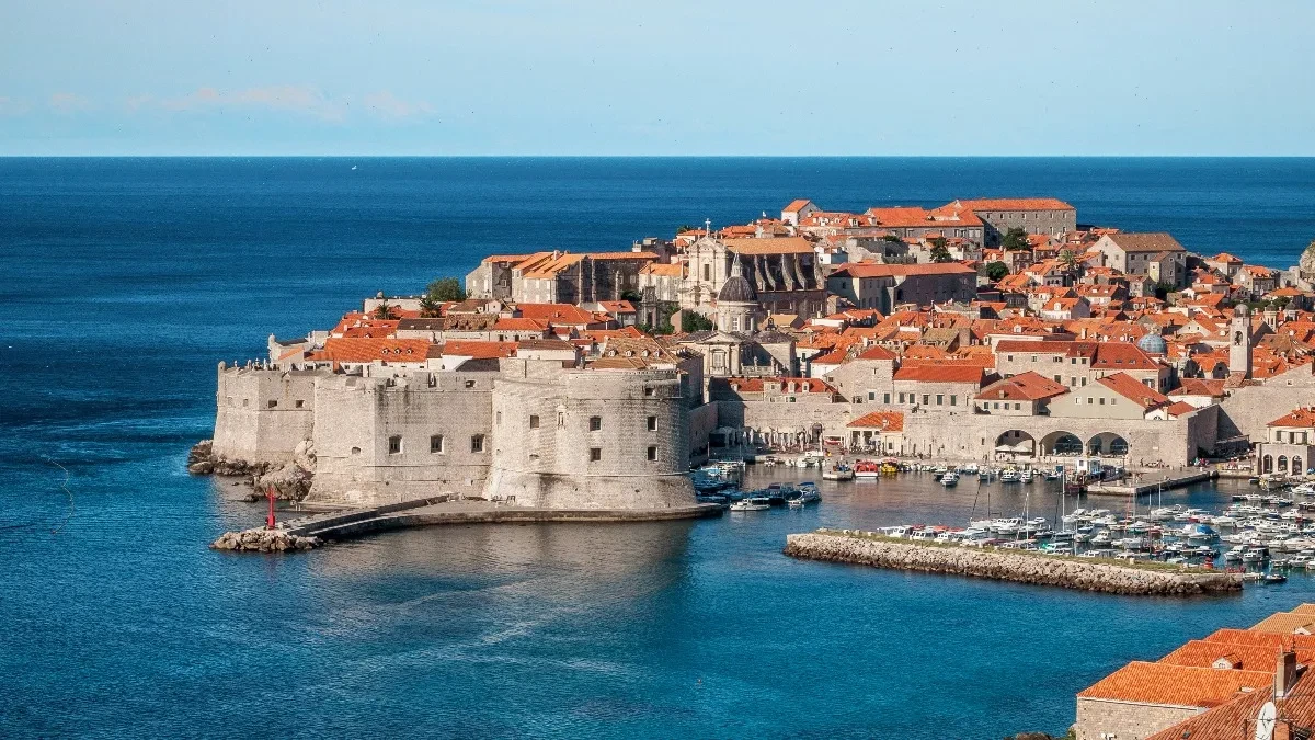 Neviđen prizor na dubrovačkoj plaži: Potpuno gola žena se samozadovoljavala