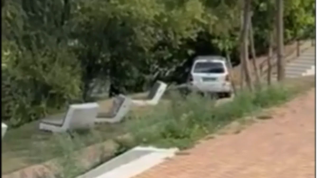 Drama na šetalištu kraj Vrbasa: Autom uletio među pješake u Obilićevu, ljudi bježali u panici