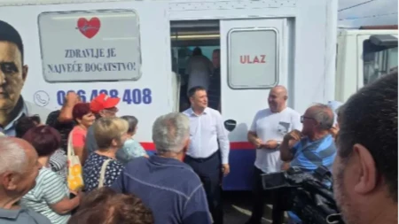 Vlado Đajić sa timom ljekara obavio besplatne preventivne preglede građana u Bijeljini