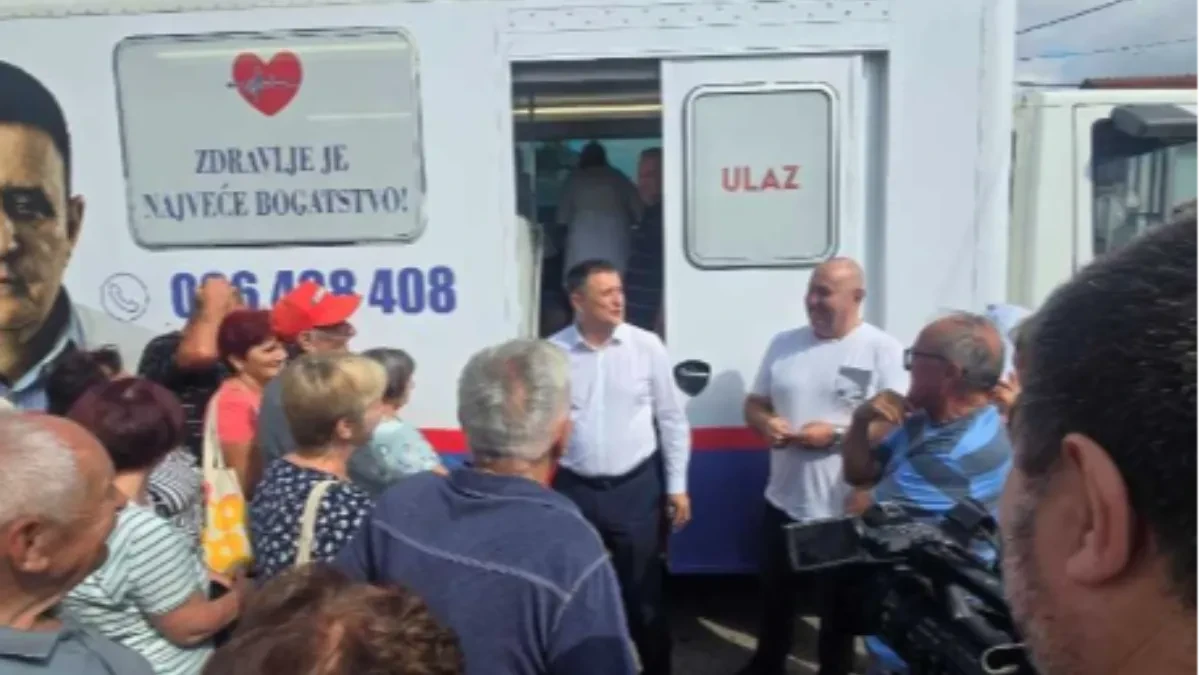 Vlado Đajić sa timom ljekara obavio besplatne preventivne preglede građana u Bijeljini