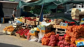 I pored skupoće domaćice ne odustaju: "Kupovna zimnica nije ni blizu domaće, u marketima lovimo akcije"