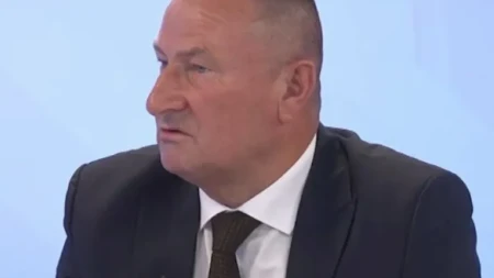 Apsurdna politička realnost u BiH: Prebrojavao sopstvene diplome uživo u programu, pa izmislio i fakultet (VIDEO)