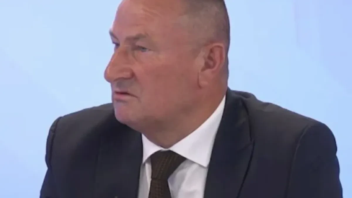 Apsurdna politička realnost u BiH: Prebrojavao sopstvene diplome uživo u programu, pa izmislio i fakultet (VIDEO)