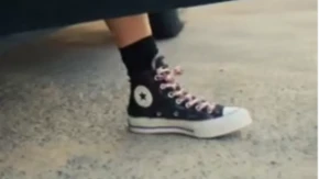 Sporna reklama izazvala buru: Converse se izvinio i povukao objavu