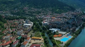 Sedam godina zatvora za brutalni pokušaj ubistva u Foči: Drvenim kocem udario mještanina u glavu usred tuče