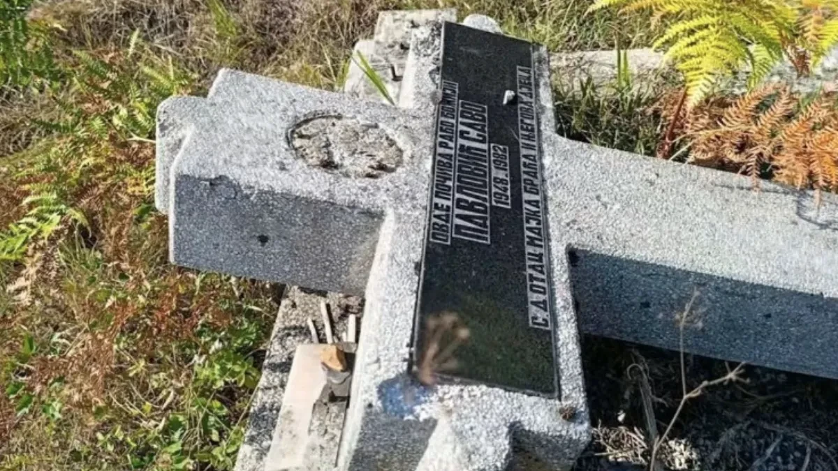 Vandalizam kod Travnika: Porušeno 11 spomenika na srpskom groblju, oštećena i kapela