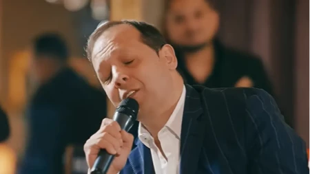Dok je pjevao na vašaru, supruga bila u bolnici: Emir Habibović dobio šesto dijete