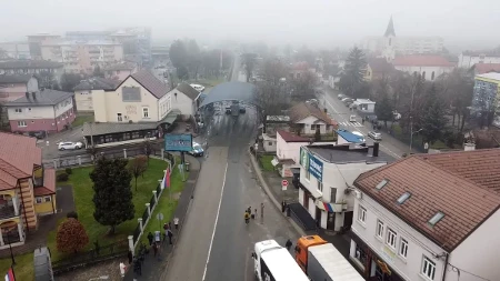 Pored Hrvata koji uprkos Fortinim hvalospjevima broje dane prevoznicima, problem prave i u FBiH