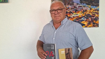 Boško Grgić ne prestaje da piše: Od satire do poezije, a uskoro stiže i „Rebro čokolade“