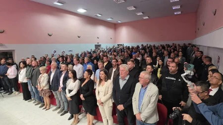 Spektakl Ujedinjene Srpske: Ovo Omarska još nije vidjela, više ljudi napolju nego unutra (FOTO)