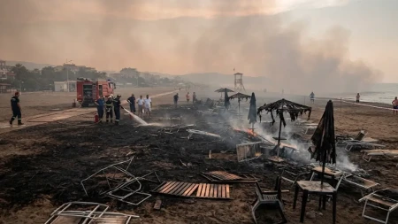 Haotično u Ulcinju: Izgorila najpopularnija plaža u Crnoj Gori