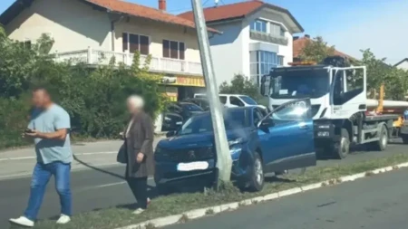 Udes u Banjaluci usporio saobraćaj: Teretno vozilo udarilo u automobil