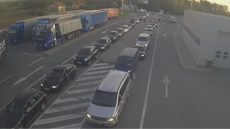 Gužve na granici: Na više prelaza pojačan saobraćaj