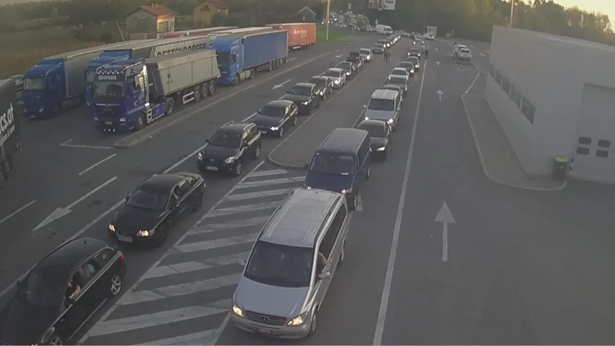 Gužve na granici: Na više prelaza pojačan saobraćaj