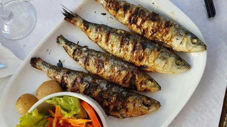 Kuvari imaju trik za prženje ribe koji malo ko zna: Razlika će vas iznenaditi