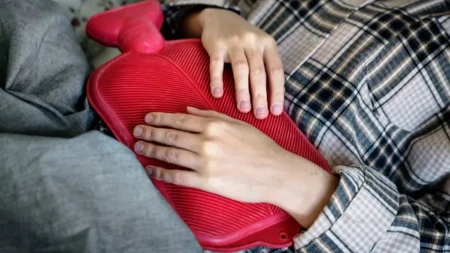 Nije "samo nervozna": Nova studija otkriva kako menstrualni ciklus zaista utiče na raspoloženje, stres i potrebu za društvom