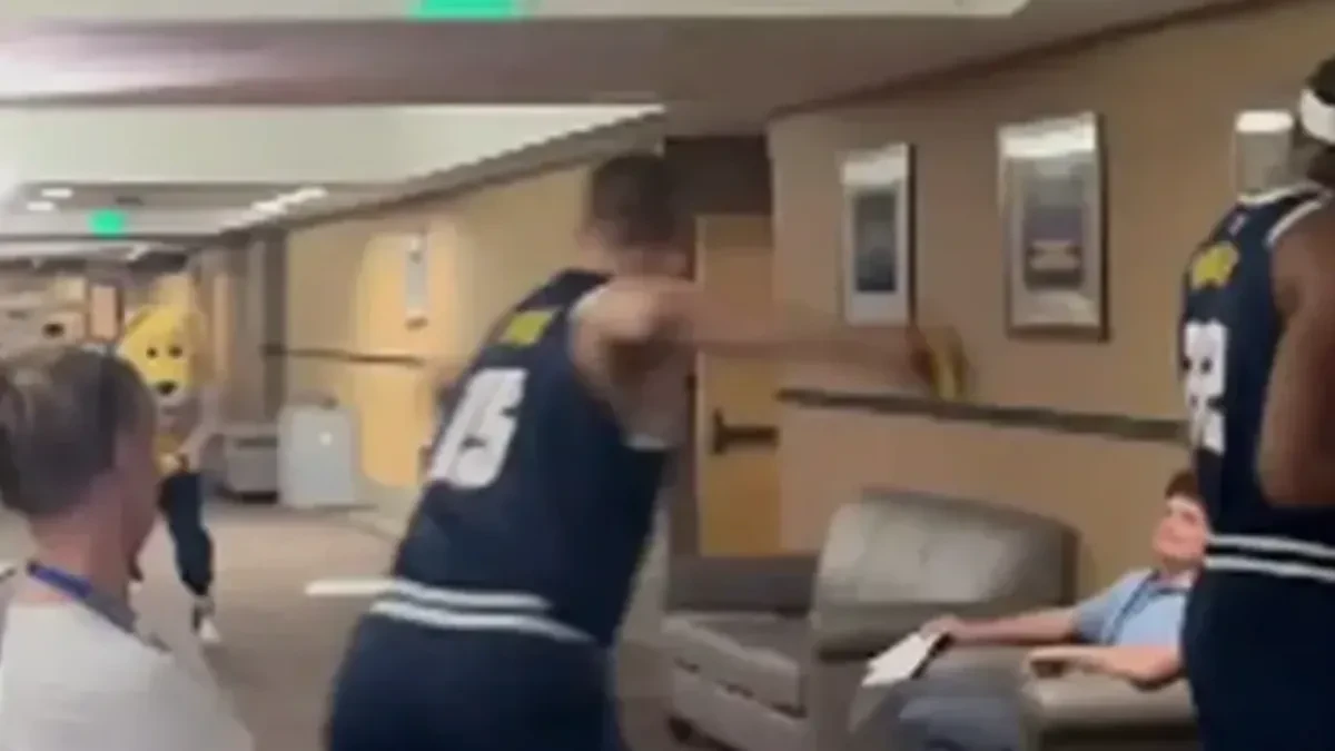 Nikola Jokić i Denver započeli novu NBA sezonu: Neobičan okršaj sa maskotom na Medija danu (VIDEO)