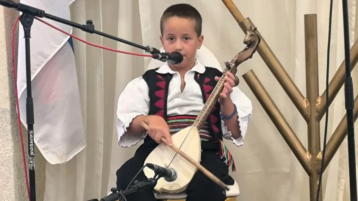 Lazar ima samo devet godina, a već čuva tradiciju: Najmlađi guslar Republike Srpske oduševljava gdje god se pojavi