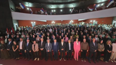 Laktaši ovo još nisu vidjeli: Dosad najveća tribina US, nikad veća gužva u sali i vani (FOTO)