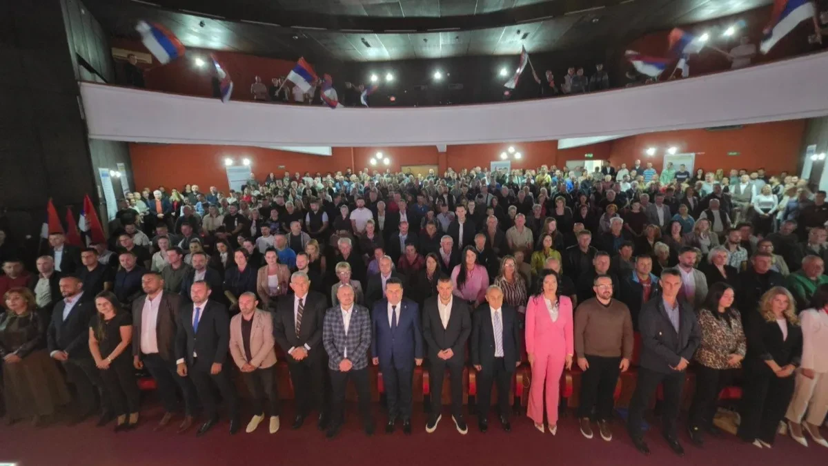 Laktaši ovo još nisu vidjeli: Dosad najveća tribina US, nikad veća gužva u sali i vani (FOTO)