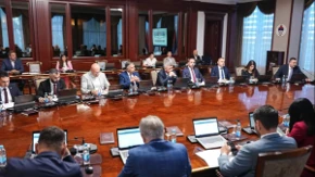 Vlada RS donijela odluku: Osnovcima po 100 KM, srednjoškolcima i studentima po 150 KM