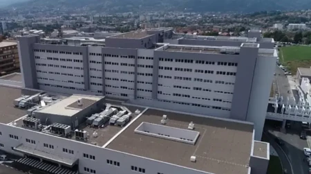 Ljekari UKC RS izveli izuzetno složenu operaciju: Pacijentu uklonjen veliki tumor