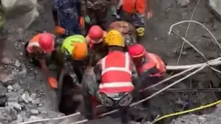 Čudo u Nepalu: Spasioci izvukli dvojicu radnika iz tunela devet dana nakon poplava