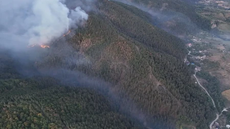 Borba sa požarima u Tesliću: Snimci iz vazduha prikazuju razmjeru katastrofe (VIDEO)