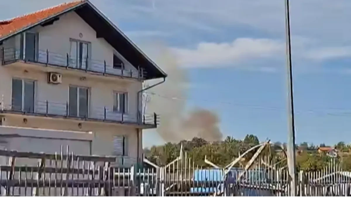 Požar između Prijakovaca i Ramića: Vatra prijeti prvim kućama