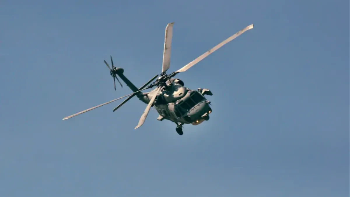Helikopteri Oružanih snaga BiH gase požare u Bihaću i Drvaru