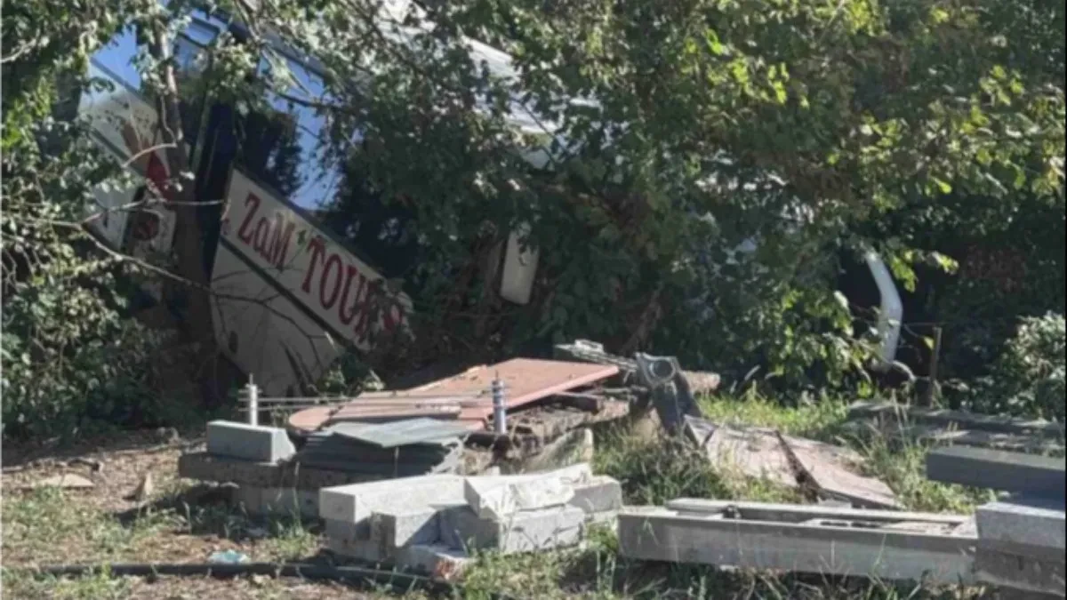 Autobus sletio kod Prnjavora: Saobraćaj potpuno obustavljen