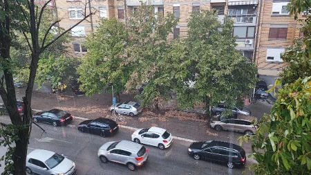 Olujno nevrijeme pogodilo Banjaluku: Snažan vjetar i pljuskovi prekinuli tropski talas (VIDEO)