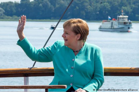 VUČIĆ: Dodatna je čast što će Merkel spavati u Beogradu