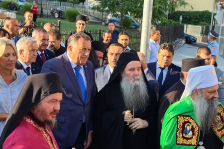REPUBLIKA SRPSKA: Patrijarh prošetao ulicama Doboja