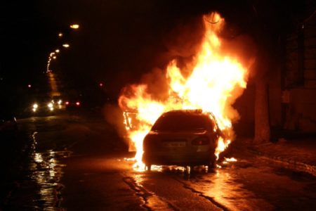 SARAJEVO: VATRA ODNIJELA nekoliko vozila, policija rasvjetljuje slučaj!
