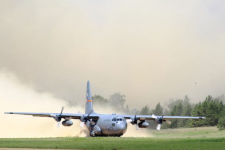 SAD: Pao vojni avion, najmanje dvije osobe povrijeđene