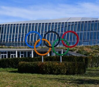 POSEBNA PRAVILA ZA OLIMPIJADU Sportistima zabranili da se rukuju sa Rusima u Parizu